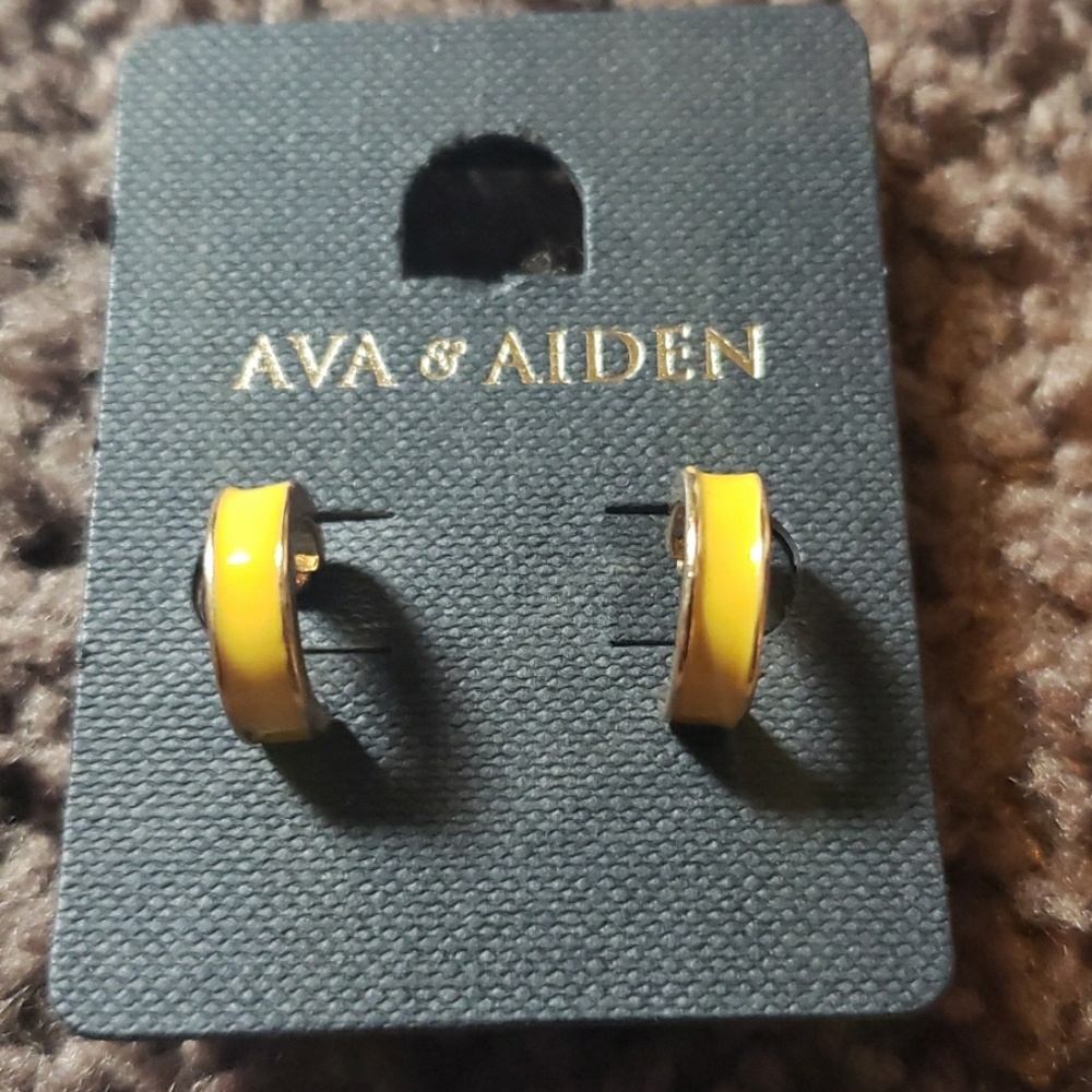 🍋🍋Yellow Ava & Aiden Stud Earrings 🍋🍋